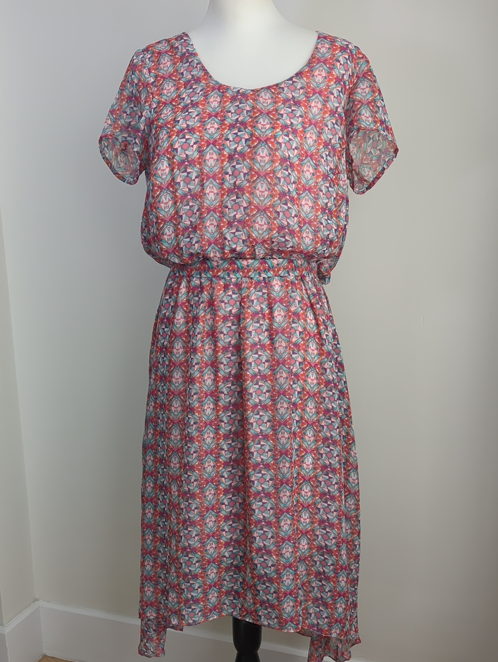 Shelby & Palmer Geometric Kaleidoscope Print Short Sleeve High-Low Midi Dress - Picture 2 of 16